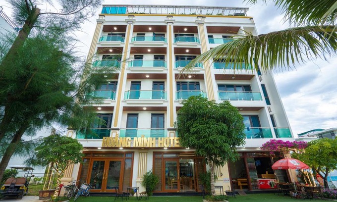 Sam Son Apartment | Discover Comfort at HOẰNG MINH HOTEL with Ocean Views