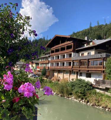 Bruck an der Grossglocknerstrasse Hotel | Relaxing Retreat at Hotel LukasMayr with Spa & Hot Tub
