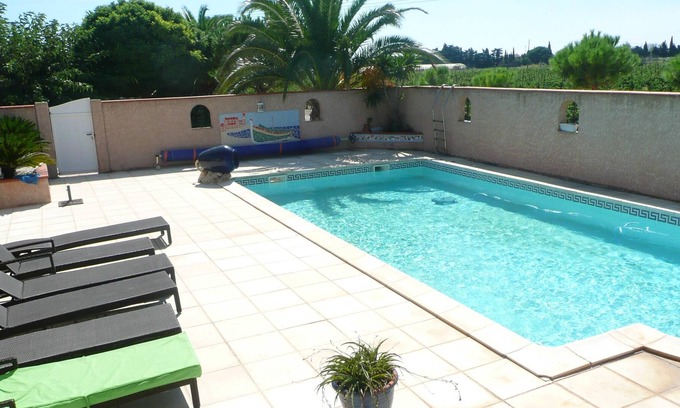 Saint-Hippolyte House | Homerez - House 3 km away from the beach for 7 ppl. with shared pool and terrace