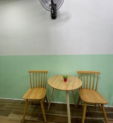 Ninh Kieu Apartment | Discover HO GIA AN Home - Green Room in Food Street Hub