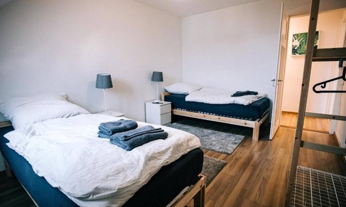 Singen Apartment | HÖ01 large apartment with dryer and washing machine
