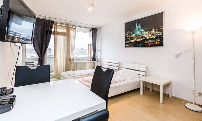 Kalk Apartment | HÖ01 large apartment with dryer and washing machine