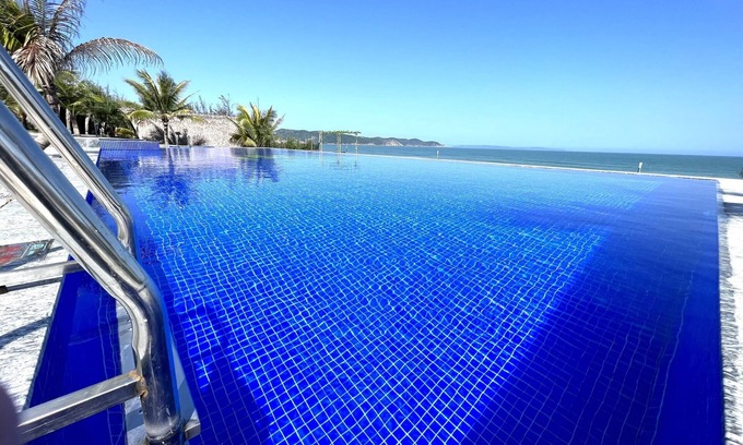 Xuan Canh Hotel | Relaxing Escape at Hoa Loi Resort with Ocean View & Pool