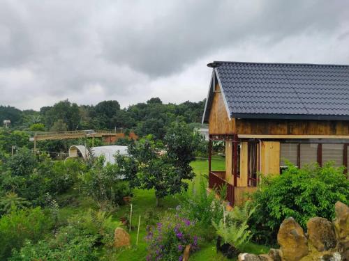 Da Lat House | Discover Hoa Sơn Điền Viên Homestay: Family-Friendly Retreat