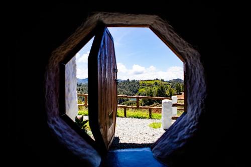 Guatape House | Enchanting Hobbit Hotel Ecolodge with Hot Tub in Guatapé