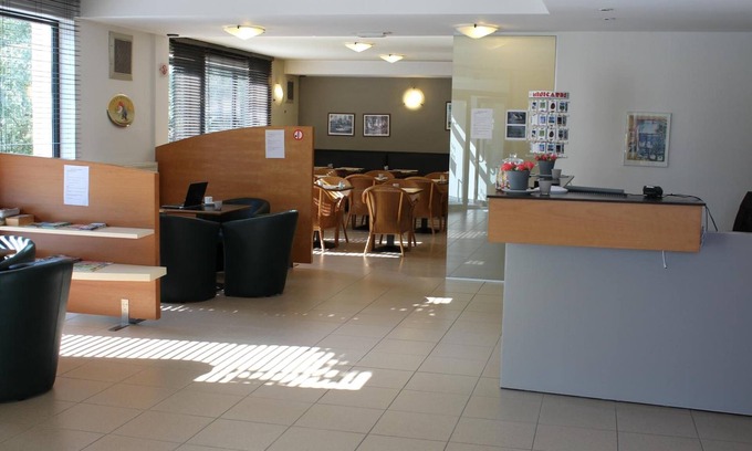 Sint-Stevens-Woluwe Hotel | Cozy Hobbit Hotel Zaventem: Spa & Family-Friendly Stays