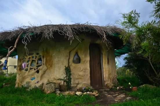 Tandil Cabin | Cozy Hobbit House: Pet & Child Friendly Retreat