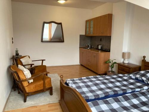 Strazisko Apartment | Budget-Friendly Stay at Hobití doupě: Family Friendly Retreat