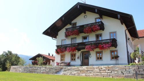 Siegsdorf Apartment | Hochgallinger Hof: Family-Friendly Reiterhof with Ocean Views