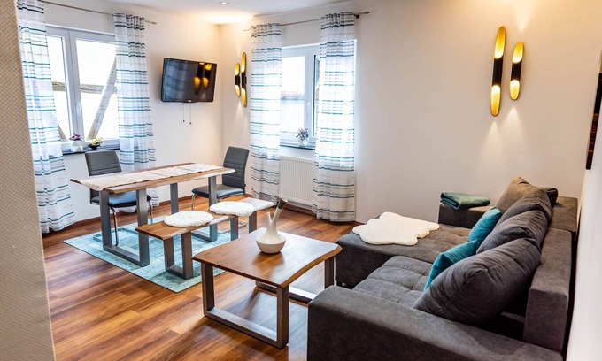 Moeckmuehl Apartment | Elegant Apartment in Historic Altstadt Möckmühl