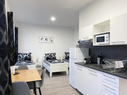 Stemwede Apartment | Stylish Studios for Workers with Ocean View & Breakfast