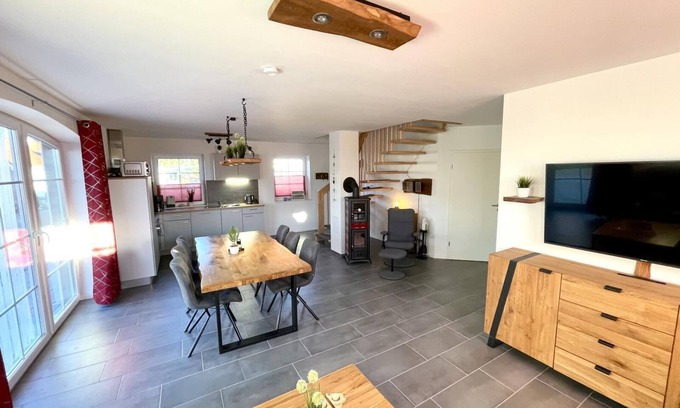 Warin House | Elegant Holiday Home with Lake View Near Wariner See