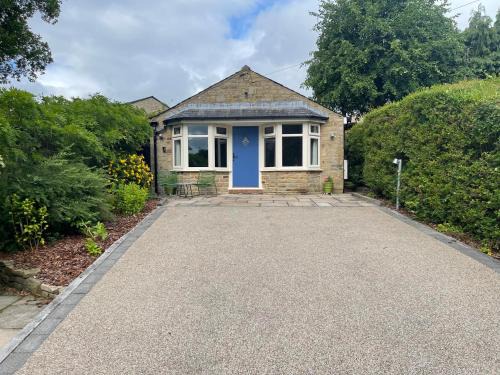 High Peak House | Discover Hockerley Cottage - 4-Star Retreat, Rated 9.5/10
