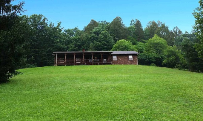 Union Furnace Cabin | Secluded Hocking Hills Cabin with Hot Tub and Pond Escape