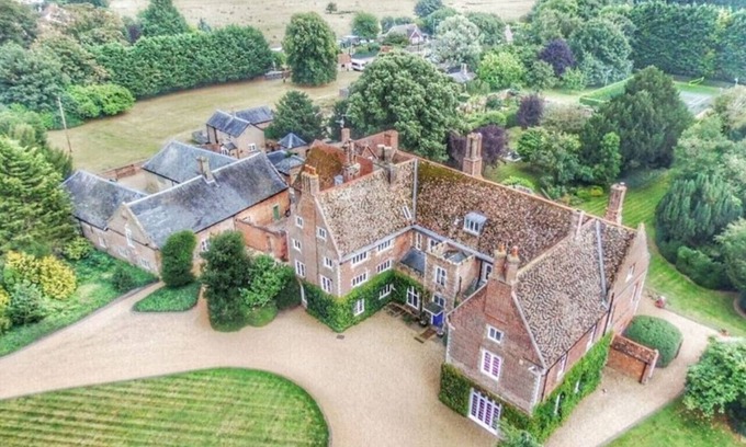 Hockwold cum Wilton Villa | Experience Royal Elegance at Hockwold Hall with Spa & Pool
