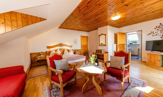 Folling House | Discover Hoefer der Genusstreffpunkt: Family-Friendly Dining