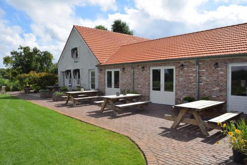 Heibloem Bed & Breakfast | Guest Rated 10/10: Hoeve Delshorst with Family-Friendly Amenities