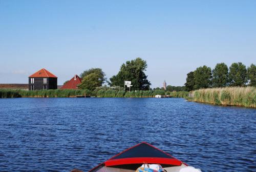 Monnickendam Bed & Breakfast | Discover Hoeve Meerzicht: Family-Friendly Retreat with Kitchen