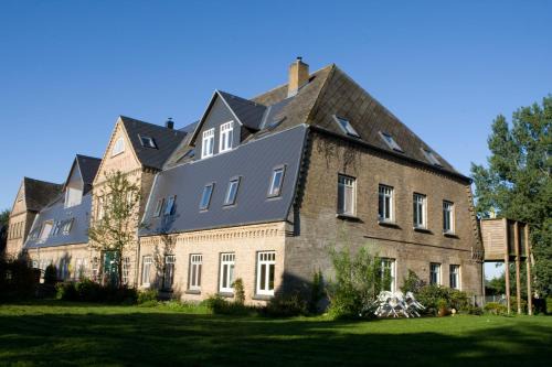 Gueby Apartment | Hof Eckhorst: Family-Friendly Retreat with Hot Tub Access