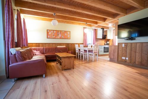 Niederberndorf House | Welcoming Hof Köhne Feldscheune - Pet & Child Friendly Stay