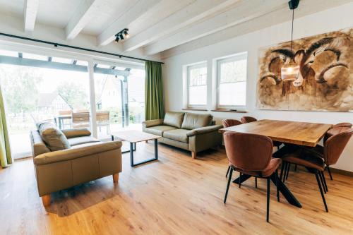 Niederberndorf House | Discover Hof Köhne Haus im Glück - Family & Pet Friendly Stay