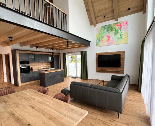 Niederberndorf House | Discover Hof Köhne Kastanienhaus: Family & Pet-Friendly Stays