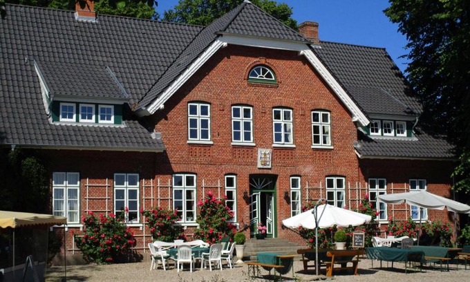 Havetoftloit Apartment | Family-Friendly Retreat at Hof Osterbunsbüll with Kitchen