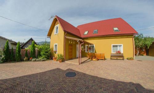 Yasinya Hotel | Hof: Guest Rated 9.5/10 with Family-Friendly Amenities