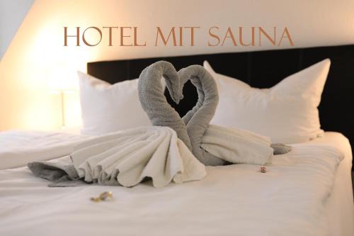 Tossens Hotel | Cozy Hof von Oldenburg: Family-Friendly & Accessible Stay