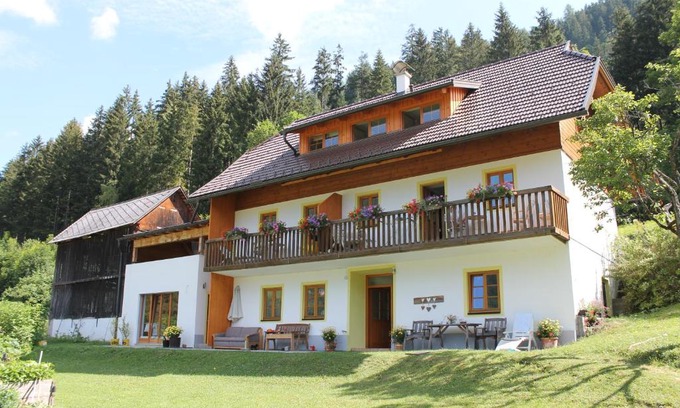 Patergassen House | Family-Friendly Hof Wieser: Guest Rated 9/10 with Kitchen