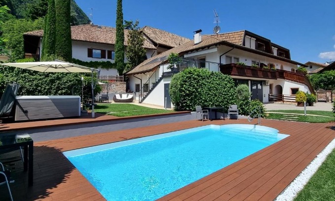 Andriano House | Relax at Hofer Hof: Oceanfront Pool & Spa Retreat