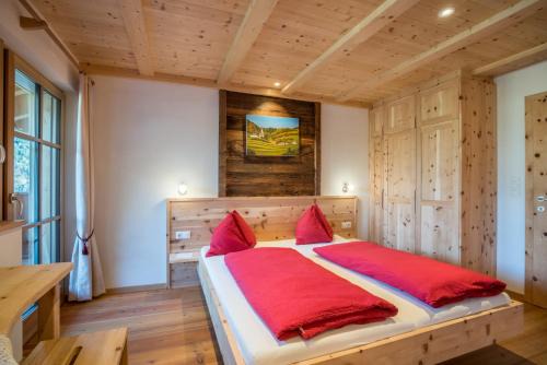 Feldthurns House | Experience Hofer Hof: 4-Star Oceanfront Retreat