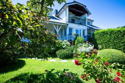 Trzesacz Hotel | Hoff Dom przy Morzu: Oceanfront Retreat with Breakfast