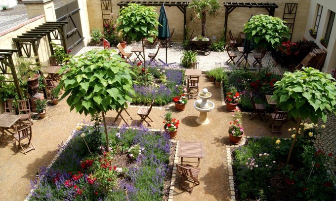 Altenburg House | Pet-Friendly Retreat at Hofgärtnerei with Family Amenities