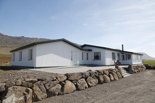 Sauarkrokur House | Discover Hofsstadir Farmhouse: Rated 9/10 with Kitchen Access