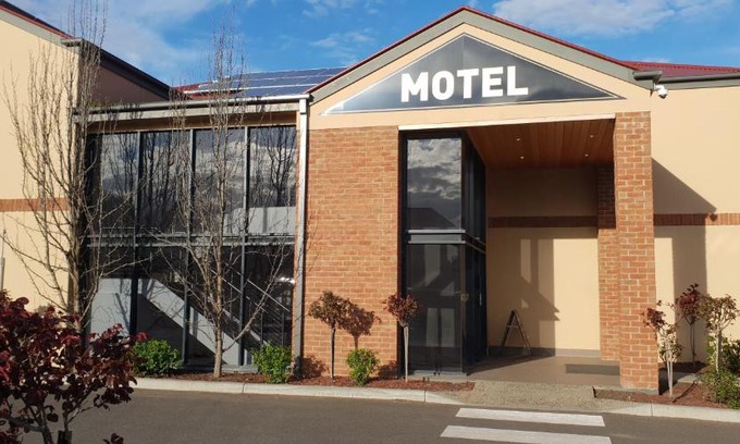 Wallan Hotel | Hogans Motel: 4-Star Stay with Family-Friendly Amenities