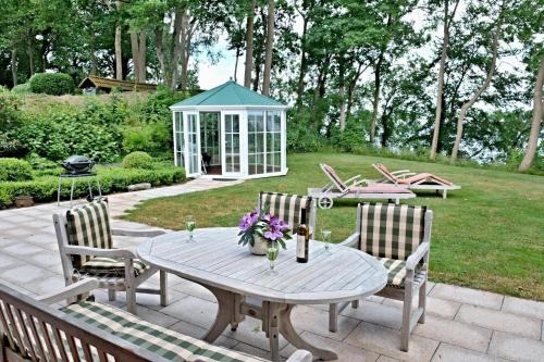 Heikendorf Apartment | Villa Bellevue I: Family-Friendly Retreat with Kitchen Amenities