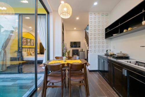 Hoi An Villa | Cozy Hoi An Rosie Villa with Private Pool & Local Decor