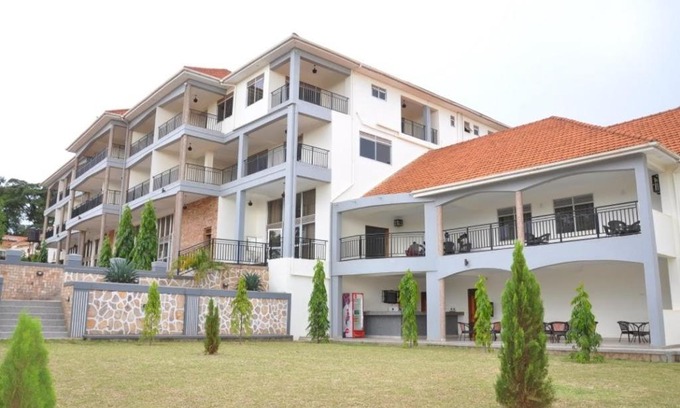 Hoima Hotel | Family-Friendly Hoima Eka Hotel: Breakfast Included!