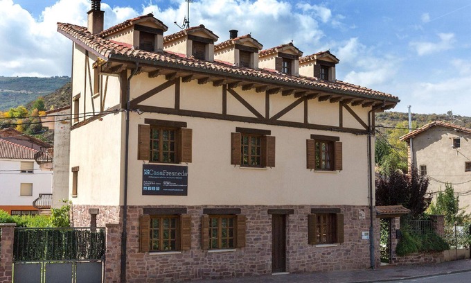 Fresneda de la Tiron House | Cozy Holiday House in Fresneda de la Sierra Tiron