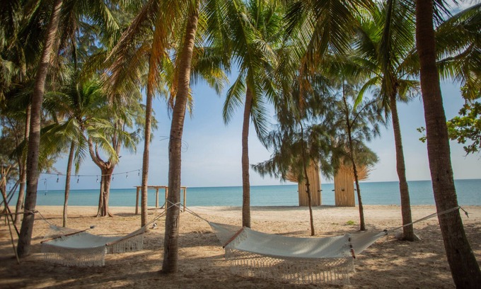 Ke Ga Resort | Hola Beach Club & Eco Glamping Resort: Family-Friendly Retreat