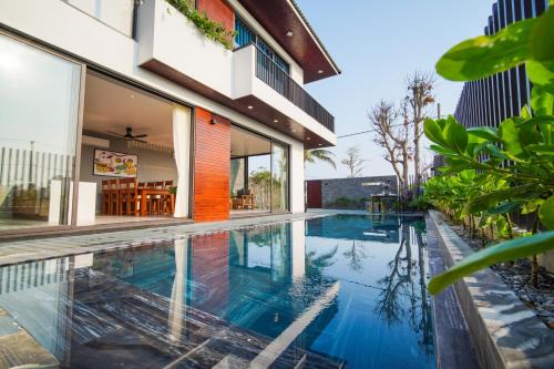 Cua Đai House | Experience Elegance at Hola Villa 1 by Ovui - Rated 9.9