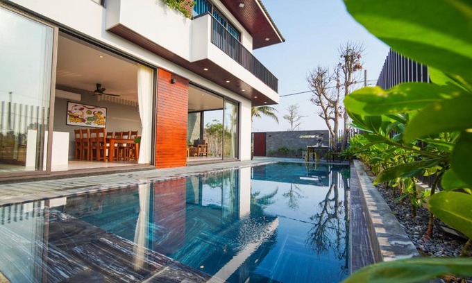Cua Đai Villa | Experience Luxury at Hola Villa 2 by Ovui - Oceanfront Bliss