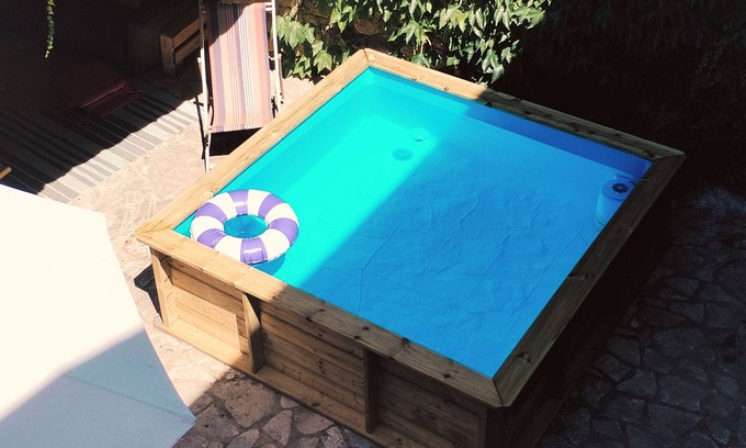 Arpaillargues-et-Aureillac House | Holiday Home 'La Maison De Thomas' with Private Pool, Private Garden and Wi-Fi