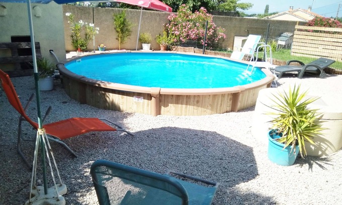 Saint-Saturnin-les-Avignon House | Inviting Holiday Villa with Private Pool near Avignon