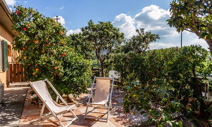 Pian di Rocca House | Cozy Holiday Home 'Gianfranco' with Garden & Ocean Views