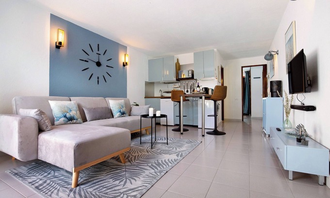 Caleta de Fuste Apartment | Beautiful "Casa Vitamin Sea" with Mountain View & Oceanfront
