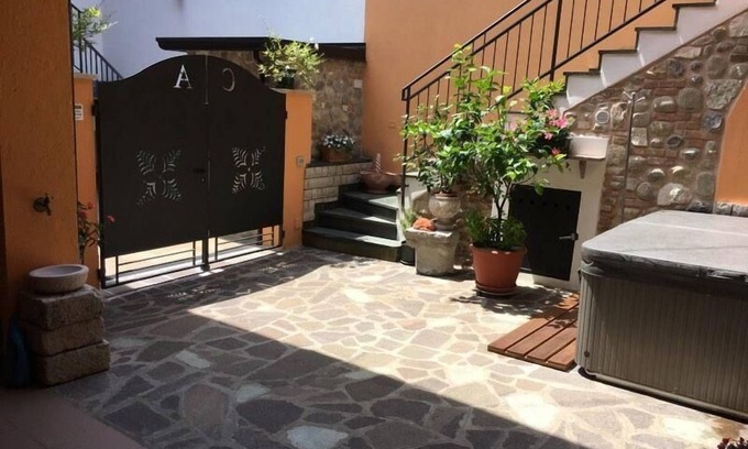 Portese House | Cozy Holiday Apartment in San Felice del Benaco for Families