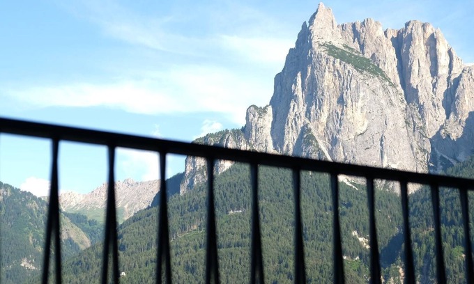 Siusi Apartment | Cozy Holiday Apartment in Seis am Schlern for Two