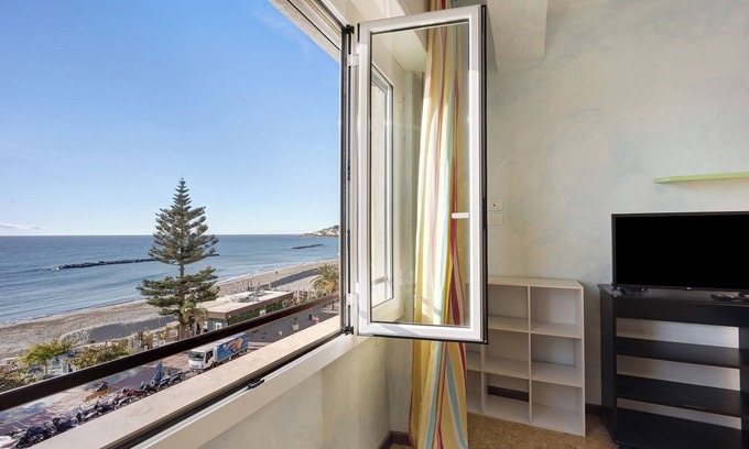 Arma di Taggia House | Beachfront Getaway at Casa Fronte Mare: Ocean Views Await